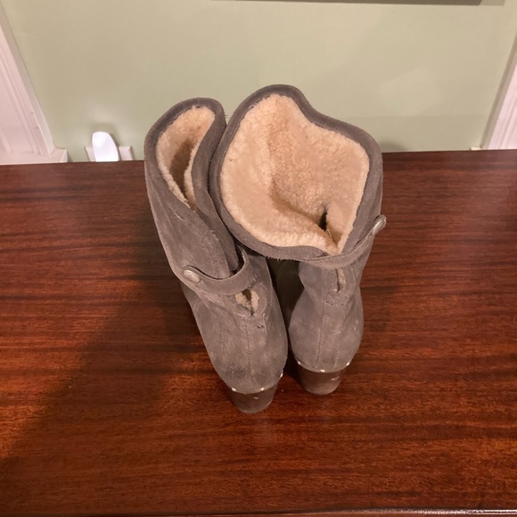 Gray ugg boots size 9. Clog style. Fur lined in great shape. - Picture 7 of 7